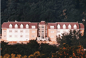 Roslyn Claremont Hotel