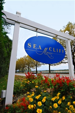 Sea Cliff Manor